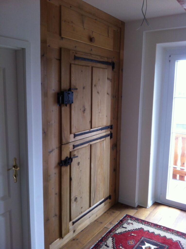 Armoire sur mesure en vieux bois