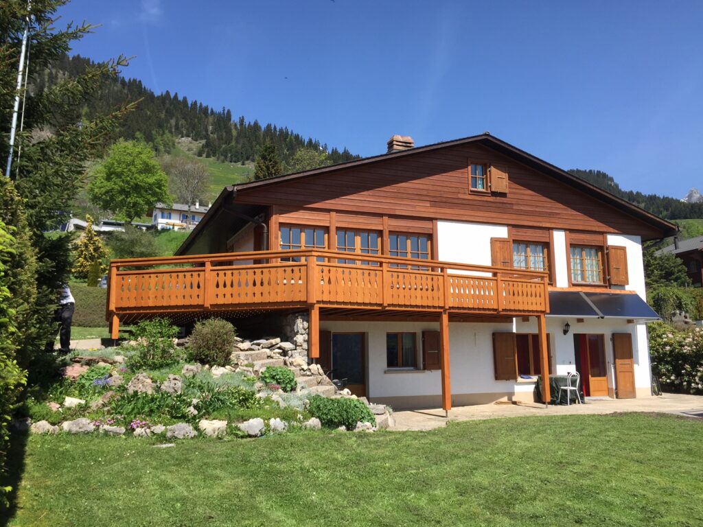 Balcon en bois et terrasse