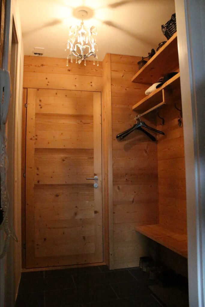 Habillage et rangement d'une entrée