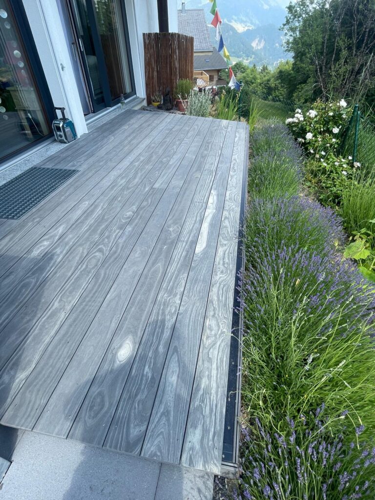 Lame terrasse Accoya teinté dans la masse
