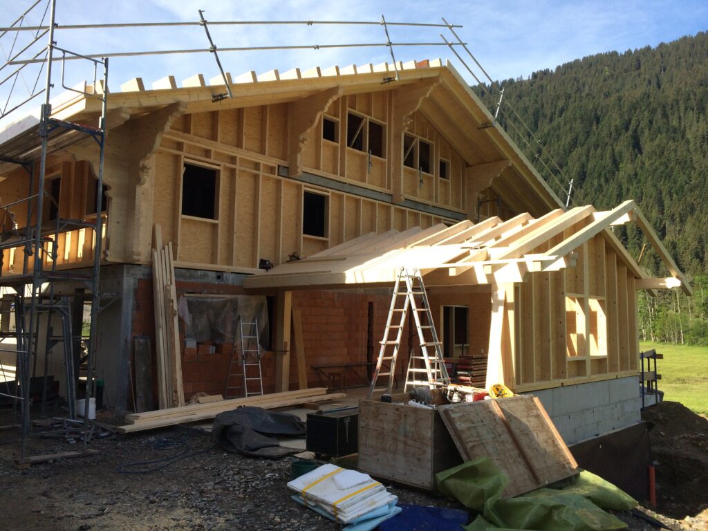 Montage d'un chalet en bois