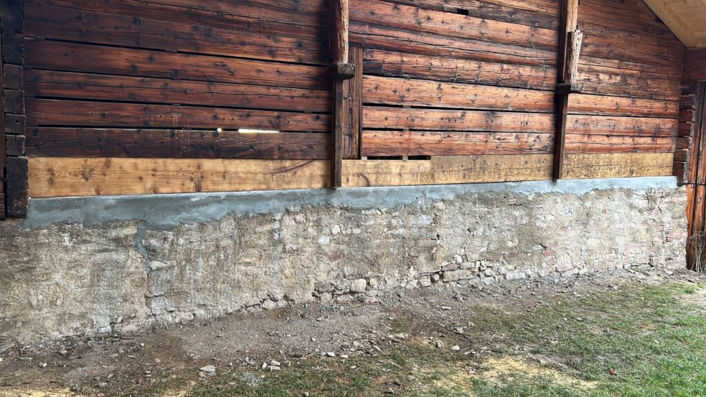 Remplacement des pièces porteuses du paroi en madrier