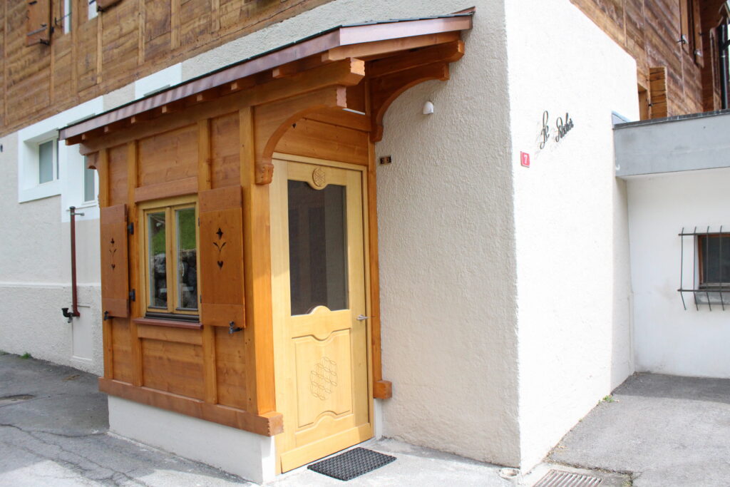 SAS d'entrée et porte en chêne